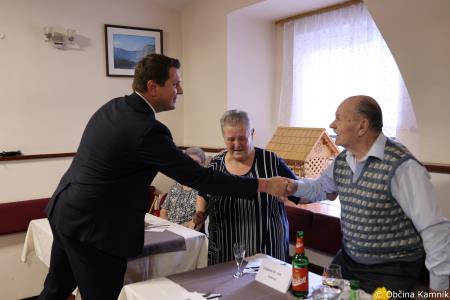 Slavnostna podelitev priznanj in cvetja briljantnim, bisernim in zlatim parom (15)